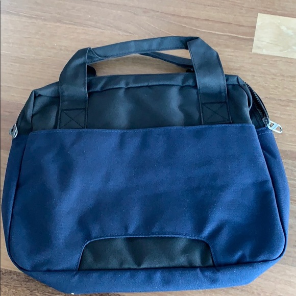 BNWOT lightweight laptop bag with luggage sleeve - Picture 6 of 7